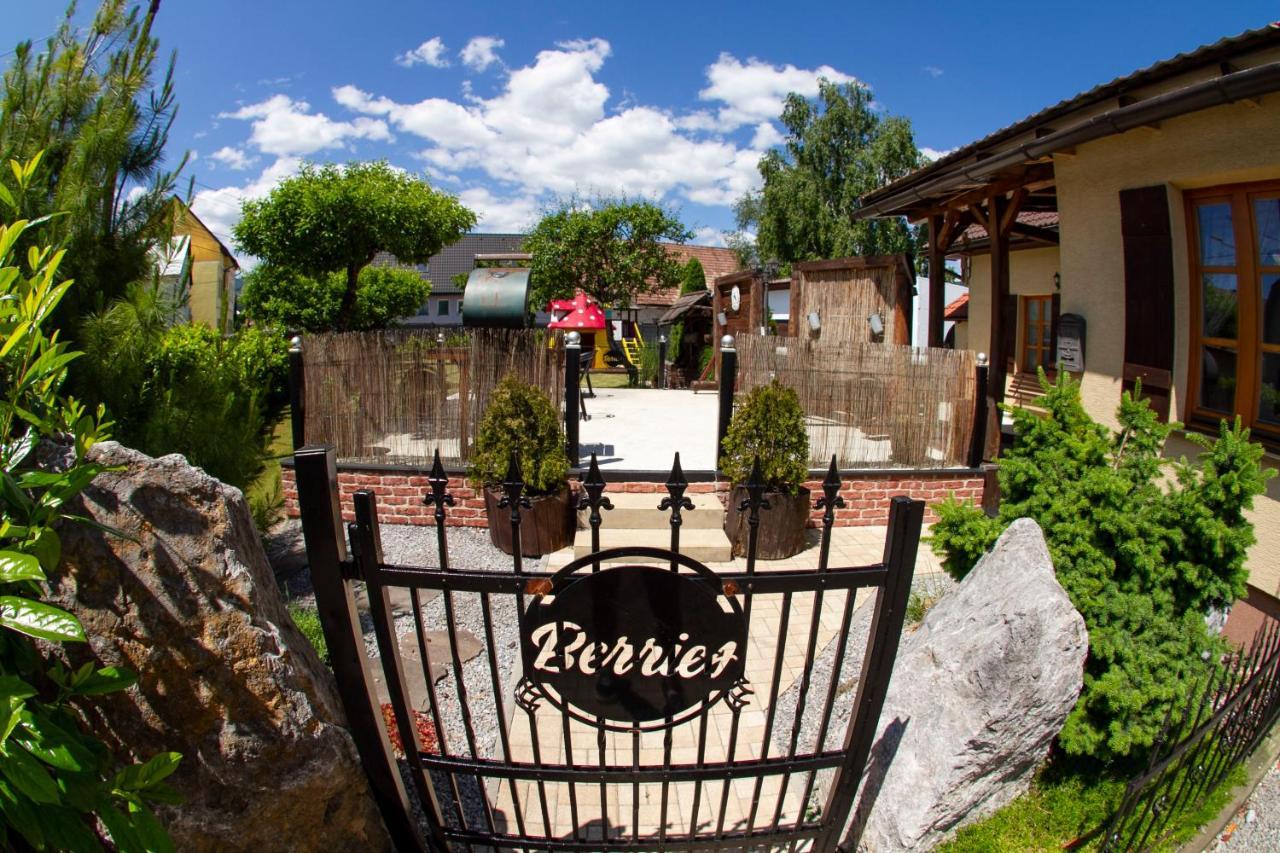 Apartmany Berries Valca Exterior photo